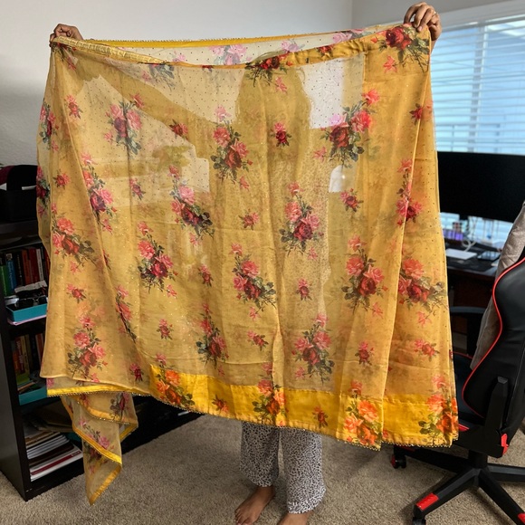 Yellow Organza Saree - Picture 4 of 4